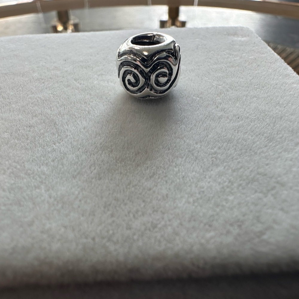 Pandora waves bead